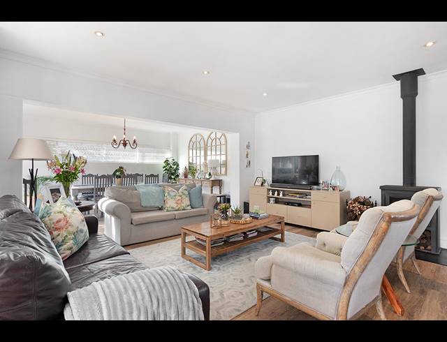 4 BEDROOM HOUSE RENTED IN CONSTANTIA